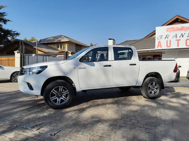 Encuentre camionetas usadas como una Toyota Hilux en la automotora Grande Autos Vitacura, Chile. Camionetas Usadas Las Condes Toyota Hilux