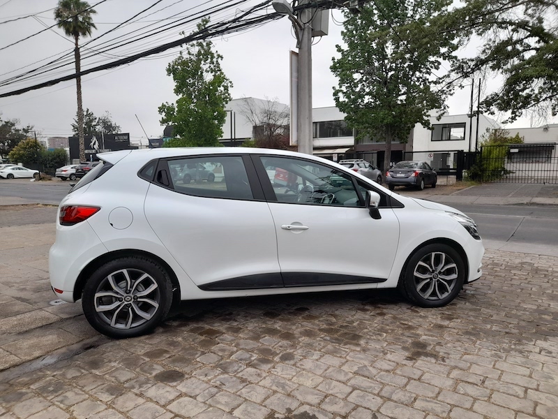 2017 RENAULT CLIO IV HB 1.2 - Automotoras en Vitacura 2017 RENAULT CLIO IV HB 1.2 - Automotoras en Vitacura