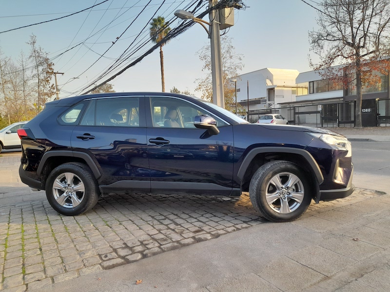2022 Toyota RAV4 2.0 LE - Automotoras en Vitacura 2022 Toyota RAV4 2.0 LE - Automotoras en Vitacura